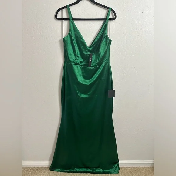 Lulu’s Long Green Satin Dress NWT - Picture 4 of 7